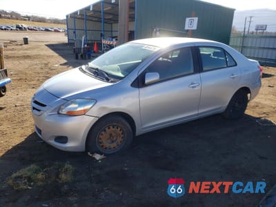 2007 TOYOTA YARIS BASE JTDBT923571076037 - główne zdjęcie licytacji z USA - miniatura