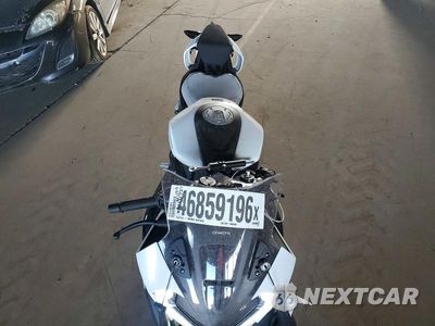 Piąte zdjęcie samochodu w środku: 2026 CF MOTO 675SS VIN:LCEPEVLP8T6001758 - miniatura