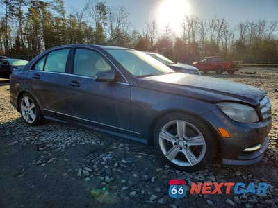 Czwarte zdjęcie samochodu z boku: 2011 MERCEDES-BENZ C 300 4MATIC VIN:WDDGF8BB8BF525680 - miniatura