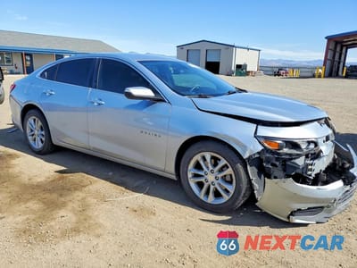 Czwarte zdjęcie samochodu z boku: 2018 CHEVROLET MALIBU LT VIN:1G1ZD5ST9JF102632 - miniatura
