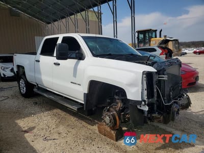 Czwarte zdjęcie samochodu z boku: 2018 CHEVROLET SILVERADO K2500 HEAVY DUTY VIN:1GC1KUEG5JF240610 - miniatura