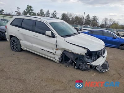 Czwarte zdjęcie samochodu z boku: 2020 JEEP GRAND CHEROKEE LAREDO VIN:1C4RJFAG3LC231450 - miniatura