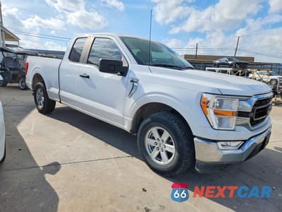 Czwarte zdjęcie samochodu z boku: 2021 FORD F150 XLT VIN:1FTEX1CP5MKE40337 - miniatura