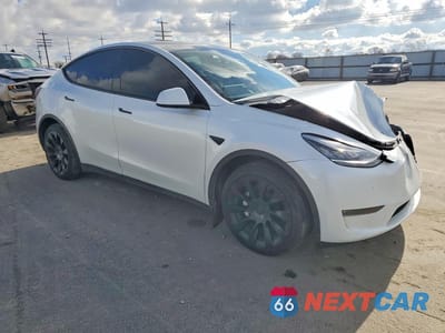 Czwarte zdjęcie samochodu z boku: 2023 TESLA MODEL Y VIN:7SAYGDEE7PA101154 - miniatura