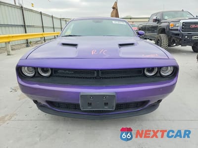 Piąte zdjęcie samochodu w środku: 2023 DODGE CHALLENGER SXT VIN:2C3CDZAG0PH652774 - miniatura