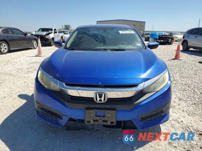 Piąte zdjęcie samochodu w środku: 2018 HONDA CIVIC LX VIN:19XFC2F51JE010612 - miniatura