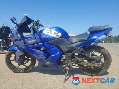 Trzecie zdjęcie samochodu z tyłu: 2009 KAWASAKI EX250 J VIN:JKAEXMJ199DA43285 - miniatura