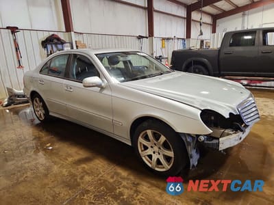 Czwarte zdjęcie samochodu z boku: 2008 MERCEDES-BENZ E 350 VIN:WDBUF56X48B226221 - miniatura