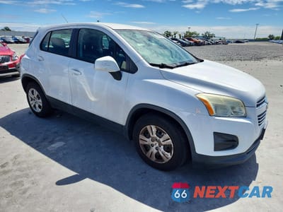 Czwarte zdjęcie samochodu z boku: 2015 CHEVROLET TRAX LS VIN:3GNCJKSB8FL219750 - miniatura