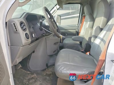 Zdjęcie 7 z 12 samochodu: 2015 FORD ECONOLINE E350 SUPER DUTY CUTAWAY VAN VIN:1FDWE3FL8FDA25689 - miniatura