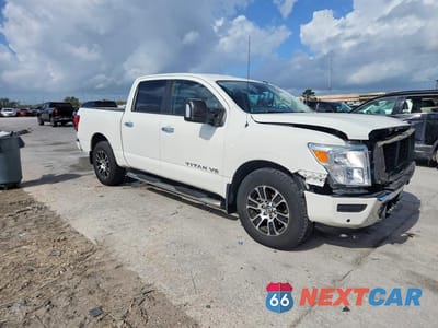 Czwarte zdjęcie samochodu z boku: 2020 NISSAN TITAN SV VIN:1N6AA1EF4LN510313 - miniatura