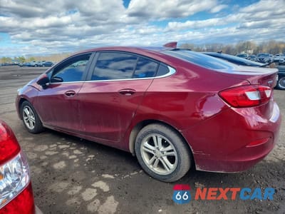 Drugie zdjęcie samochodu z przodu: 2018 CHEVROLET CRUZE LT VIN:1G1BE5SM2J7236495 - miniatura