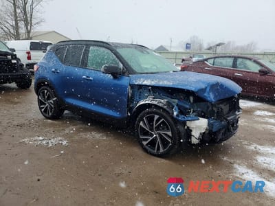 Czwarte zdjęcie samochodu z boku: 2021 VOLVO XC40 T5 R-DESIGN VIN:YV4162UMXM2434851 - miniatura