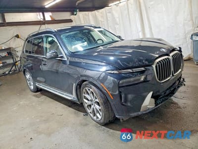 Czwarte zdjęcie samochodu z boku: 2026 BMW X7 XDRIVE40I VIN:5UX23EM01T9043994 - miniatura