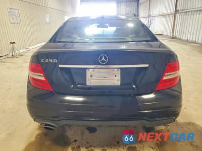 Zdjęcie 6 z 11 samochodu: 2014 MERCEDES-BENZ C 250 VIN:WDDGJ4HB9EG312864 - miniatura