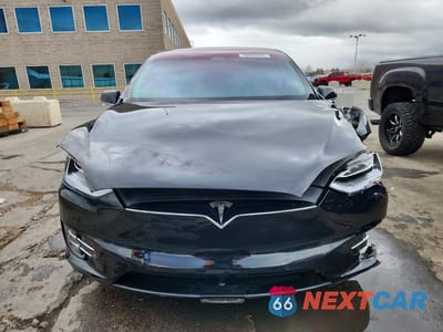 Piąte zdjęcie samochodu w środku: 2017 TESLA MODEL X VIN:5YJXCBE40HF051766 - miniatura