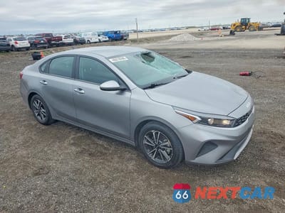 Czwarte zdjęcie samochodu z boku: 2024 KIA FORTE LXS VIN:3KPF24AD4RE720208 - miniatura