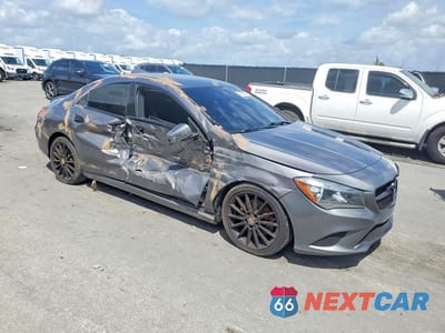 Czwarte zdjęcie samochodu z boku: 2014 MERCEDES-BENZ CLA 250 VIN:WDDSJ4EB5EN157563 - miniatura