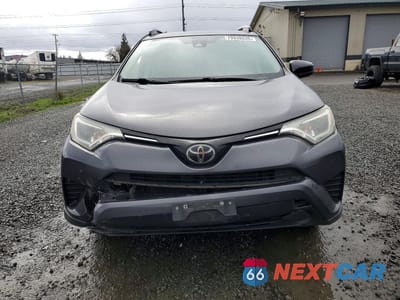 Piąte zdjęcie samochodu w środku: 2018 TOYOTA RAV4 LE VIN:JTMBFREV2JJ221661 - miniatura