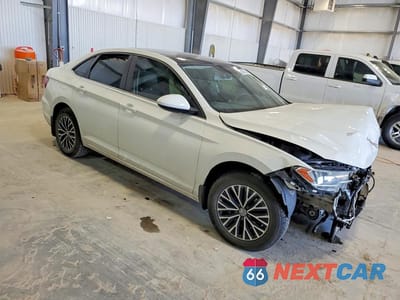 Czwarte zdjęcie samochodu z boku: 2019 VOLKSWAGEN JETTA S VIN:3VWC57BU9KM059293 - miniatura