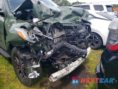 Piąte zdjęcie samochodu w środku: 2020 TOYOTA SEQUOIA SR5 VIN:5TDBY5G1XLS177427 - miniatura