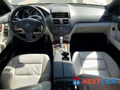 Zdjęcie 8 z 12 samochodu: 2011 MERCEDES-BENZ C 300 VIN:WDDGF5EB5BR136651 - miniatura