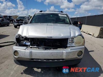 Piąte zdjęcie samochodu w środku: 2005 JEEP GRAND CHEROKEE LAREDO VIN:1J4HS48N05C569113 - miniatura