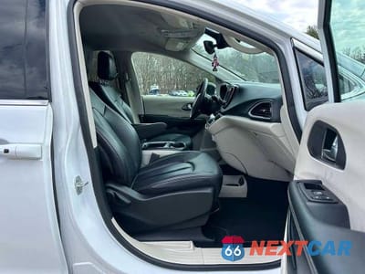 Zdjęcie 6 z 10 samochodu: 2024 CHRYSLER PACIFICA TOURING L VIN:2C4RC1BGXRR116274 - miniatura