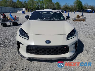 Piąte zdjęcie samochodu w środku: 2023 TOYOTA GR86 PREMIUM VIN:JF1ZNBE19P9754502 - miniatura