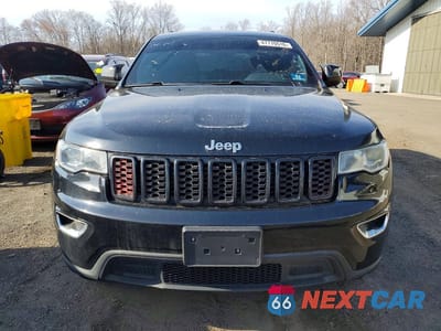 Piąte zdjęcie samochodu w środku: 2017 JEEP GRAND CHEROKEE LAREDO VIN:1C4RJFAG4HC837105 - miniatura