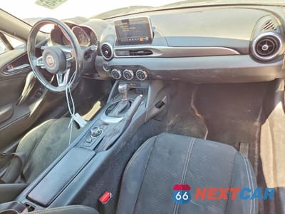 Zdjęcie 8 z 12 samochodu: 2019 FIAT 124 SPIDER CLASSICA VIN:JC1NFAEK6K0140980 - miniatura