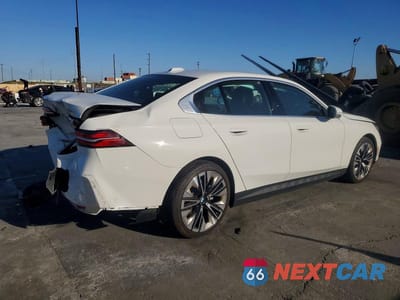 Trzecie zdjęcie samochodu z tyłu: 2026 BMW I5 EDRIVE 40 VIN:WBY63HG00TCV40679 - miniatura