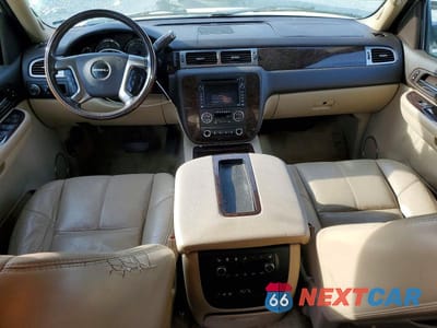 Zdjęcie 8 z 12 samochodu: 2007 GMC YUKON XL DENALI VIN:1GKFK66827J364613 - miniatura