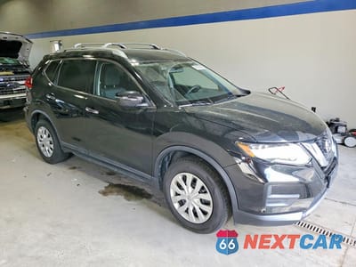 Czwarte zdjęcie samochodu z boku: 2017 NISSAN ROGUE S VIN:KNMAT2MV9HP537742 - miniatura