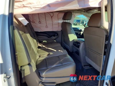 Zdjęcie 10 z 12 samochodu: 2018 CHEVROLET SUBURBAN C1500 LT VIN:1GNSCHKC4JR103030 - miniatura