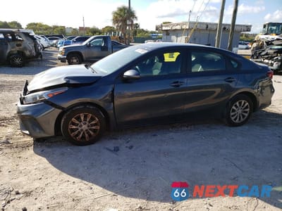 2023 KIA FORTE LX 3KPF24AD0PE520410 - główne zdjęcie licytacji z USA - miniatura