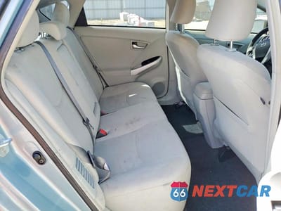 Zdjęcie 11 z 13 samochodu: 2015 TOYOTA PRIUS TWO VIN:JTDKN3DU0F1966604 - miniatura