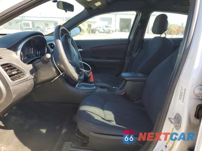 Zdjęcie 7 z 12 samochodu: 2013 CHRYSLER 200 LX VIN:1C3CCBAB2DN691948 - miniatura