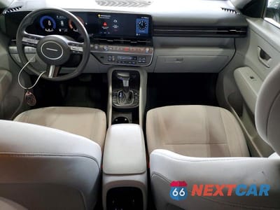 Zdjęcie 8 z 12 samochodu: 2025 HYUNDAI KONA SEL VIN:KM8HBCAB7SU195990 - miniatura