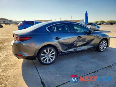 Trzecie zdjęcie samochodu z tyłu: 2022 MAZDA 3 SELECT VIN:3MZBPABL5NM312785 - miniatura