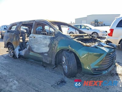 Czwarte zdjęcie samochodu z boku: 2021 TOYOTA SIENNA LE 8-PASSENGER VIN:5TDKSKFC4MS003583 - miniatura