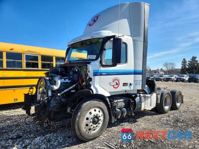Drugie zdjęcie samochodu z przodu: 2024 VOLVO VNR SEMI TRUCK VIN:4V4WC9EG4RN634489 - miniatura