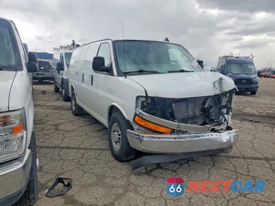 Czwarte zdjęcie samochodu z boku: 2020 CHEVROLET EXPRESS 2500 CARGO UTILITY / SERVICE VAN VIN:1GCWGAFG0L1116250 - miniatura