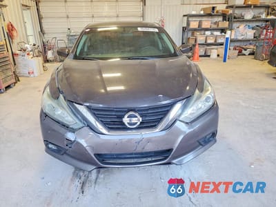 Piąte zdjęcie samochodu w środku: 2017 NISSAN ALTIMA 2.5 SV VIN:1N4AL3AP9HC112238 - miniatura
