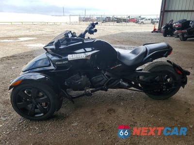 Trzecie zdjęcie samochodu z tyłu: 2017 CAN-AM SPYDER ROADSTER F3 VIN:2BXRDDD27HV002299 - miniatura