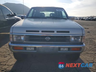 Piąte zdjęcie samochodu w środku: 1993 NISSAN PATHFINDER XE VIN:JN8HD17Y9PW137460 - miniatura