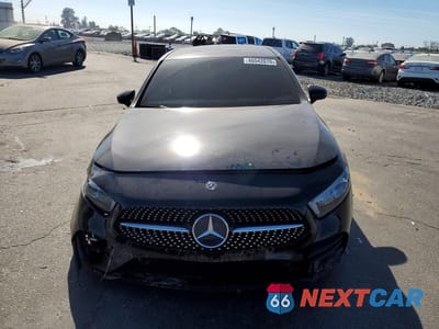 Piąte zdjęcie samochodu w środku: 2019 MERCEDES-BENZ A 220 VIN:WDD3G4EB9KW024894 - miniatura