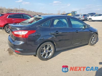 Trzecie zdjęcie samochodu z tyłu: 2013 FORD FOCUS SE VIN:1FADP3F26DL194437 - miniatura