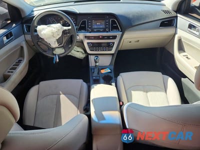 Zdjęcie 8 z 11 samochodu: 2016 HYUNDAI SONATA HYBRID SE VIN:KMHE24L15GA038836 - miniatura