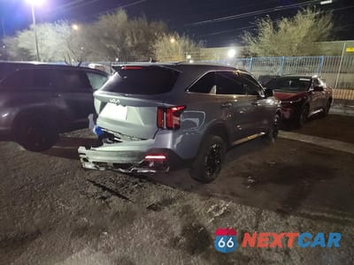 Trzecie zdjęcie samochodu z tyłu: 2025 KIA SORENTO S VIN:5XYRL4JC9SG323264 - miniatura